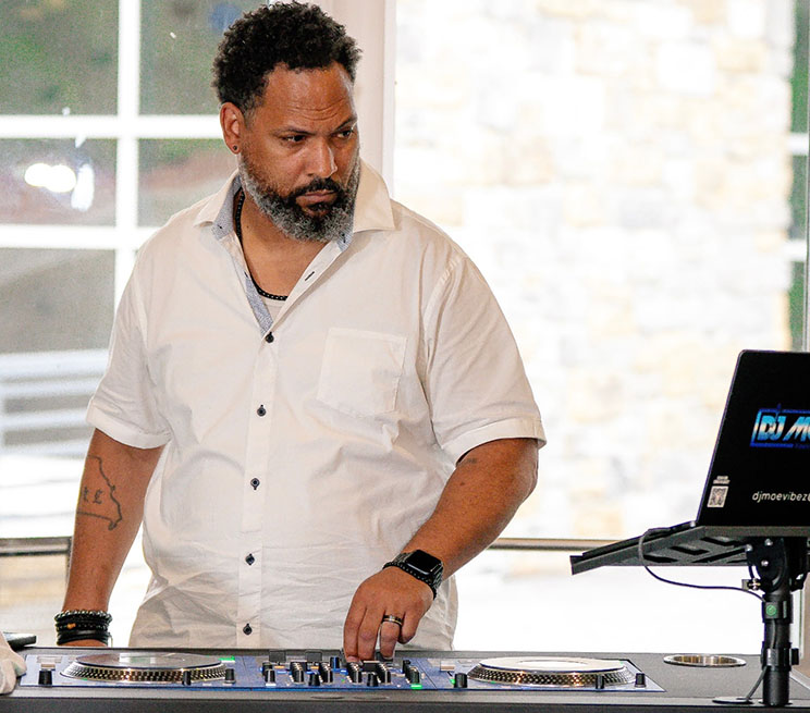 DJ MoeVibez